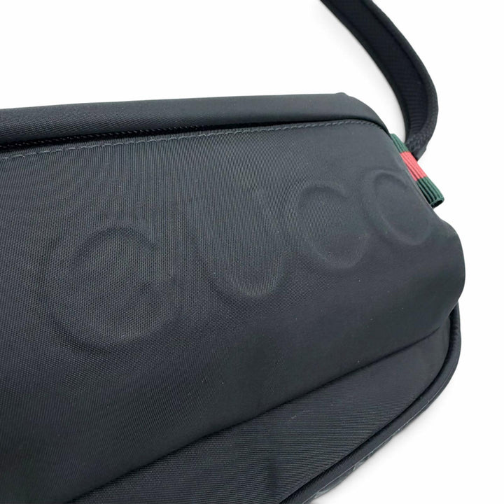 良品▼GUCCI グッチ 802096 ウェブライン ナイロン レザー エンボスロゴ ショルダーバッグ ボディバッグ ブラック イタリア製 メンズ