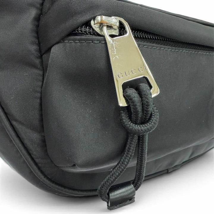 良品▼GUCCI グッチ 802096 ウェブライン ナイロン レザー エンボスロゴ ショルダーバッグ ボディバッグ ブラック イタリア製 メンズ