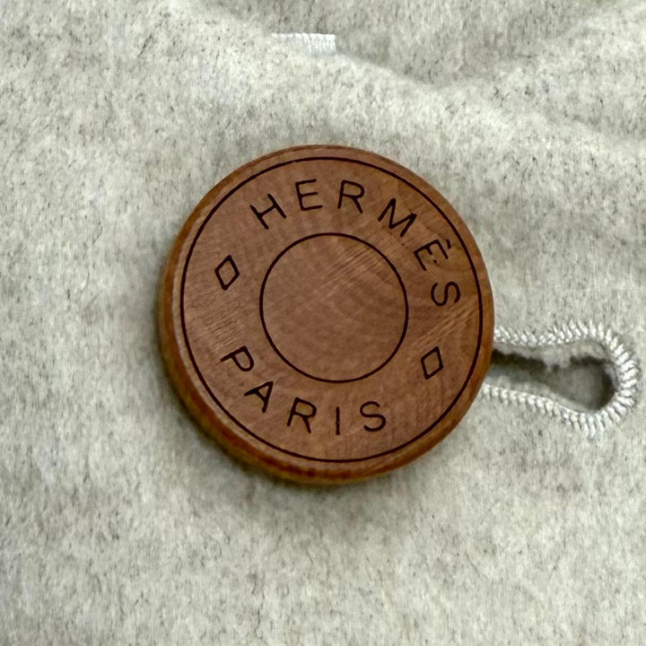 極美品★HERMES エルメス 3H0191DB カシミヤ100％ ウッドセリエボタン ロング ジレ ベスト ベージュ 40 正規品 ガーメント・ハンガー付き
