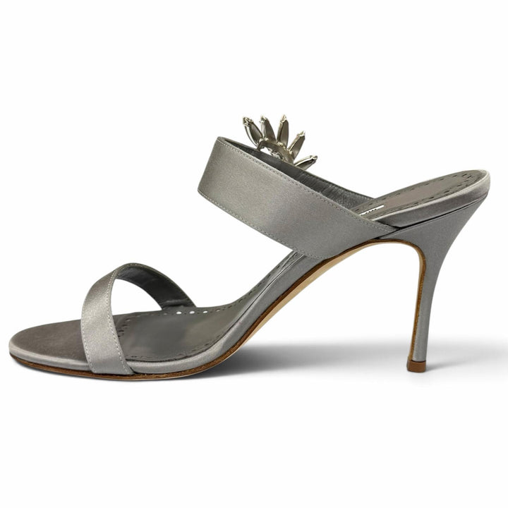 未使用品★MANOLO BLAHNIK マノロブラニク CHIVELA チヴェラ クリスタル装飾 サテン ピンヒール サンダル グレー 37.5 箱・保存袋付き