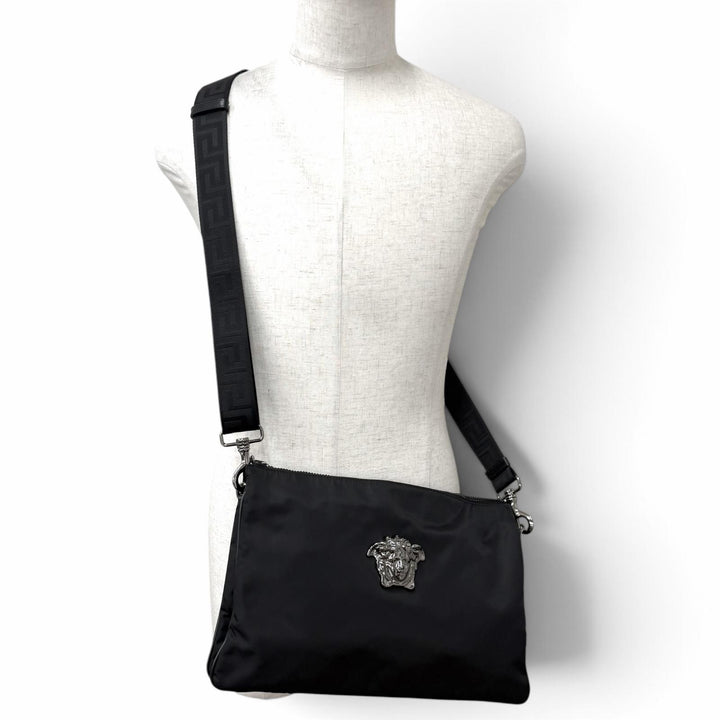 極美品□VERSACE ヴェルサーチ レザー使い 立体 メデューサ グレカ 2WAY ショルダーバッグ クラッチバッグ ブラック イタリア製 メンズ