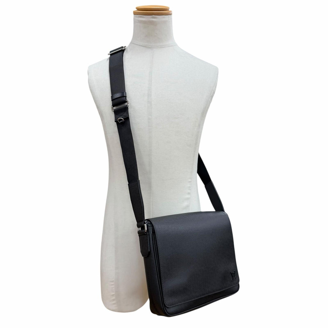 極美品▼LOUIS VUITTON ルイヴィトン M30850 ディストリクト PM NV3 タイガ メッセンジャー ショルダーバッグ ブラック 定価407000円