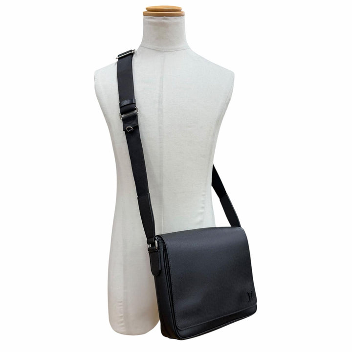 極美品▼LOUIS VUITTON ルイヴィトン M30850 ディストリクト PM NV3 タイガ メッセンジャー ショルダーバッグ ブラック 定価407000円