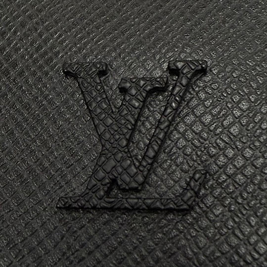 極美品▼LOUIS VUITTON ルイヴィトン M30850 ディストリクト PM NV3 タイガ メッセンジャー ショルダーバッグ ブラック 定価407000円
