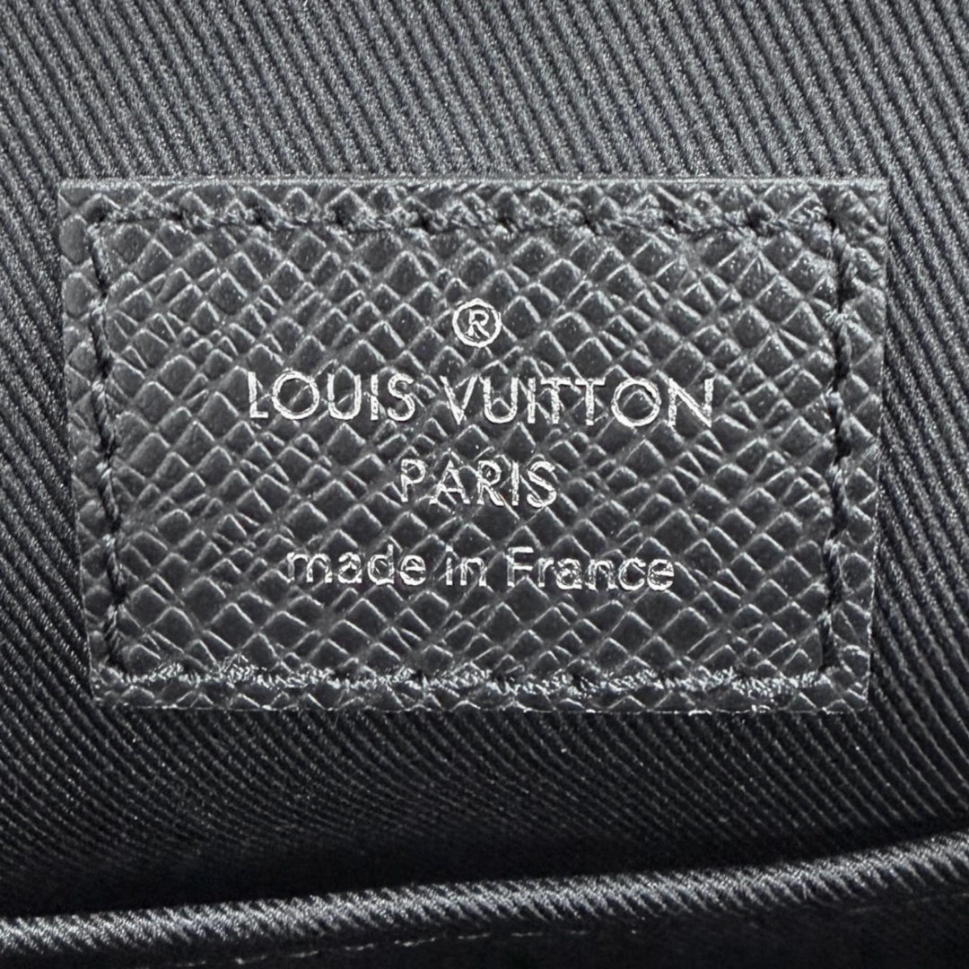 極美品▼LOUIS VUITTON ルイヴィトン M30850 ディストリクト PM NV3 タイガ メッセンジャー ショルダーバッグ ブラック 定価407000円