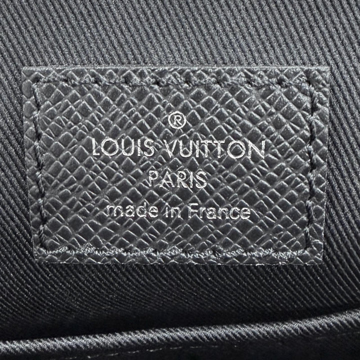 極美品▼LOUIS VUITTON ルイヴィトン M30850 ディストリクト PM NV3 タイガ メッセンジャー ショルダーバッグ ブラック 定価407000円
