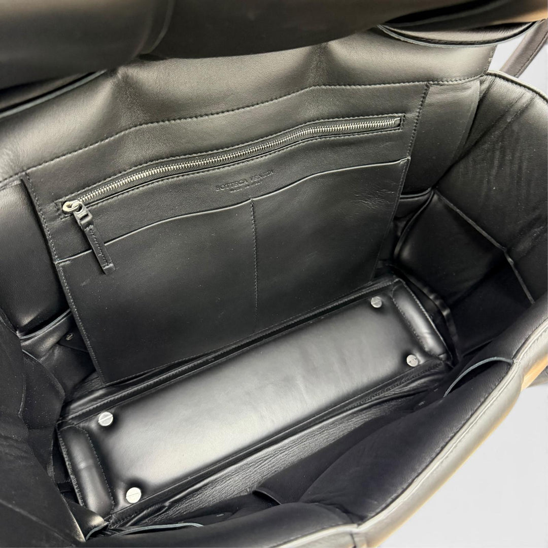 美品☆BOTTEGAVENETA ボッテガヴェネタ 573400 パデッド ラージ アルコ ハンドバッグ レザー ブラック イタリア製 レディース 保存袋付き