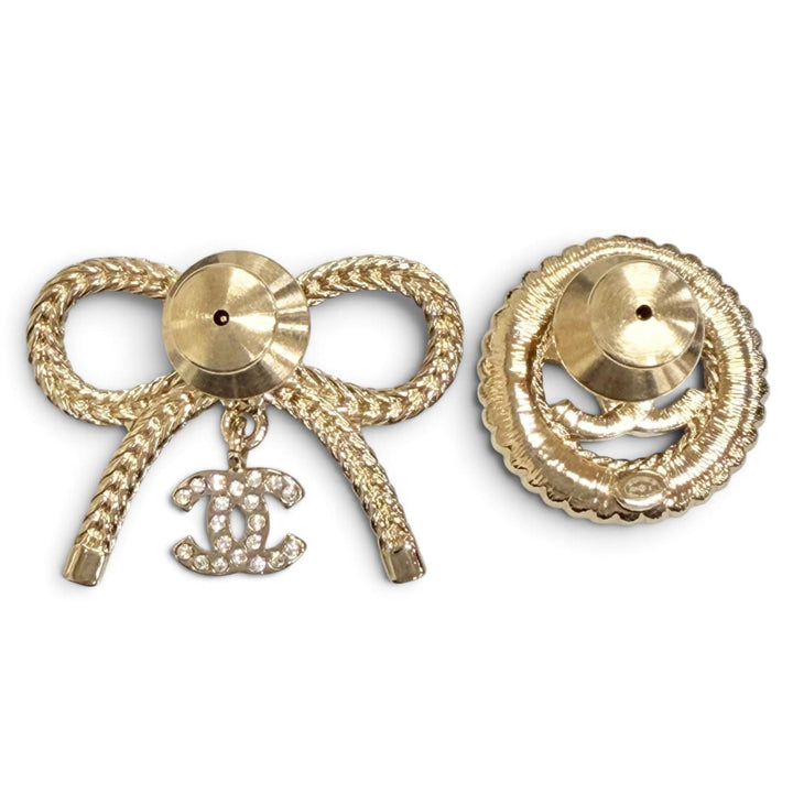 極美品△CHANEL シャネル B24K ABE646B ココマーク ラインストーン リボン ココボタン ピンバッチ ブローチ ゴールド イタリア製 箱付き