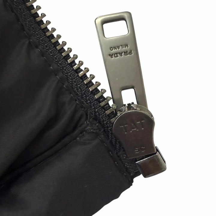 極美品□PRADA プラダ 2025年製 SGJ191 リサイクルポリエステル トライアングルロゴ 三角プレート ダウンベスト 黒 46 正規品 メンズ