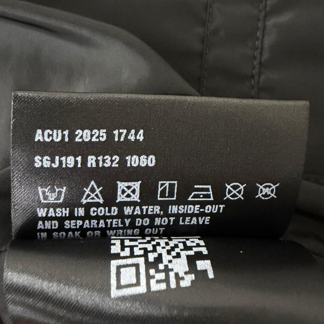 極美品□PRADA プラダ 2025年製 SGJ191 リサイクルポリエステル トライアングルロゴ 三角プレート ダウンベスト 黒 46 正規品 メンズ