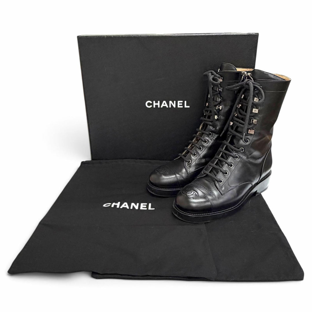 極美品△CHANEL シャネル G34953 レザー ココマークステッチ サイドジップ レースアップ ショートブーツ ブラック 36 伊製 保存袋付き