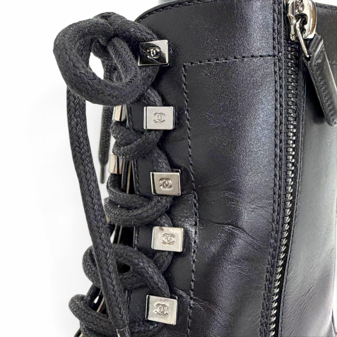 極美品△CHANEL シャネル G34953 レザー ココマークステッチ サイドジップ レースアップ ショートブーツ ブラック 36 伊製 保存袋付き