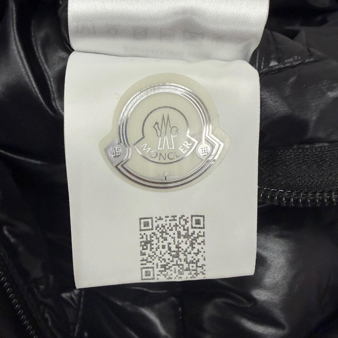 極美品□MONCLER モンクレール BUREL GIUBBOTTO ロゴ刺繍 フード入り ダウンジャケット ブラック 1 ルーマニア製 国内正規品 ハンガー付