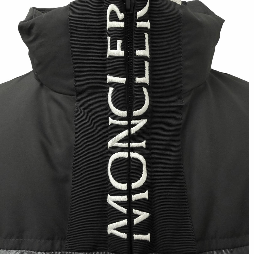 極美品□MONCLER モンクレール BUREL GIUBBOTTO ロゴ刺繍 フード入り ダウンジャケット ブラック 1 ルーマニア製 国内正規品 ハンガー付