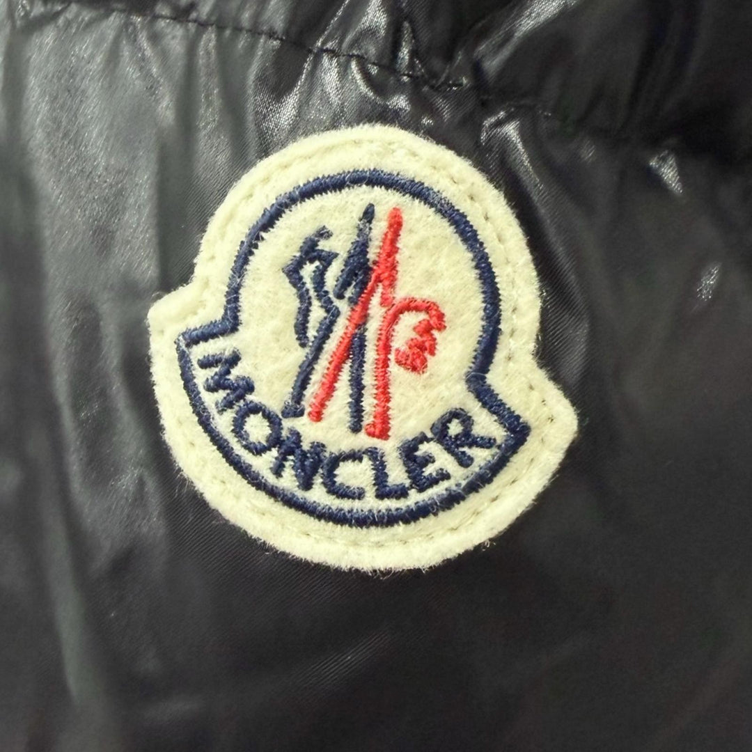 極美品□MONCLER モンクレール BUREL GIUBBOTTO ロゴ刺繍 フード入り ダウンジャケット ブラック 1 ルーマニア製 国内正規品 ハンガー付