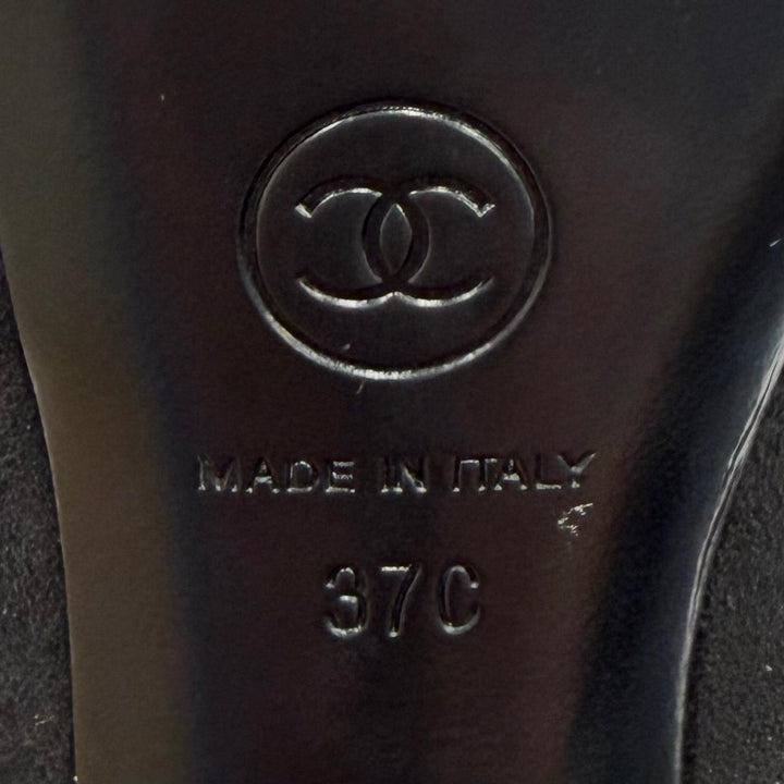 未使用品★CHANEL シャネル 2023年製 23K G45288 ラインストーン付ココマーク スウェードレザー パンプス ブラック ゴールド金具 37 箱付