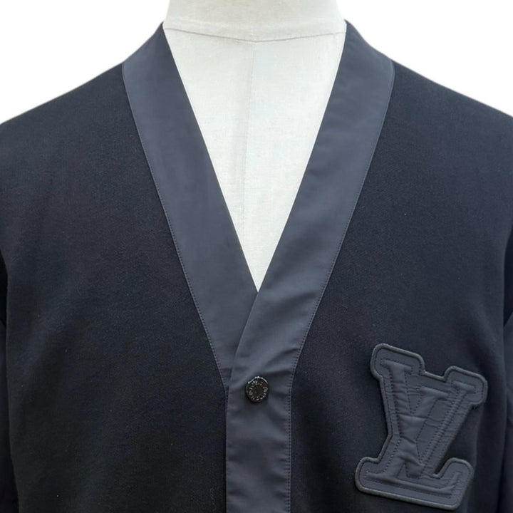 極美品▼LOUIS VUITTON ルイヴィトン 2023年製 LVワッペン Vネック 異素材切替 ニッ カーディガン ブラック M イタリア製 正規品 メンズ