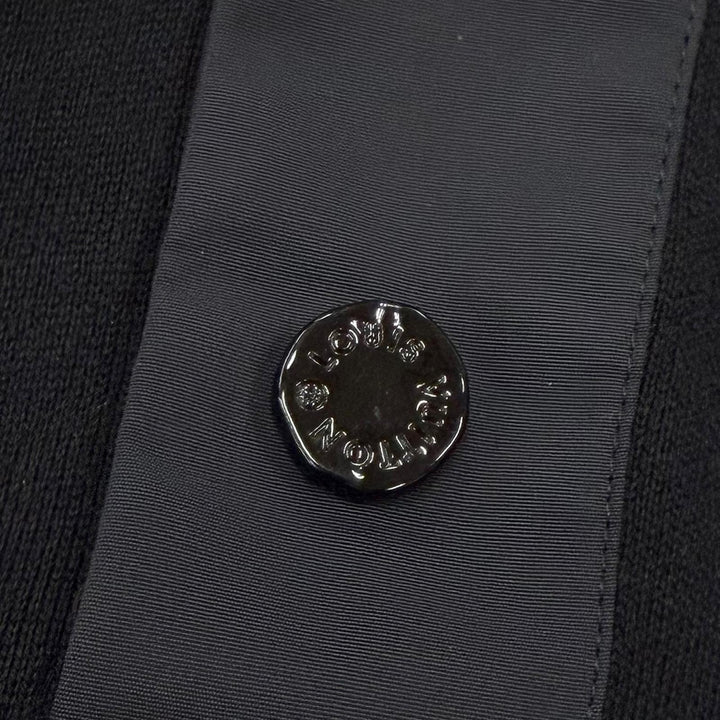 極美品▼LOUIS VUITTON ルイヴィトン 2023年製 LVワッペン Vネック 異素材切替 ニッ カーディガン ブラック M イタリア製 正規品 メンズ