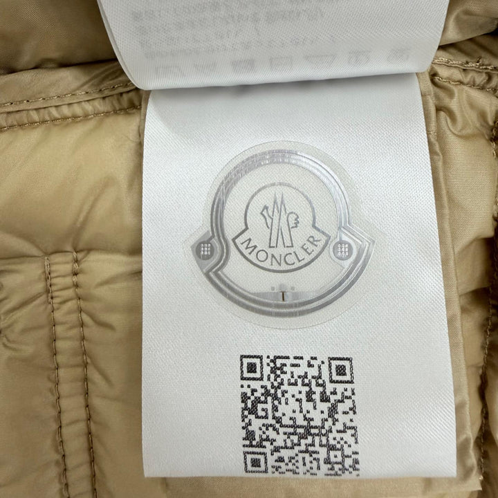 未使用品☆MONCLER モンクレール 25SS LANS ロゴワッペン ポケッダブル収納袋付 ZIP UP ダウンジャケット ベージュ 1 正規品 レディース