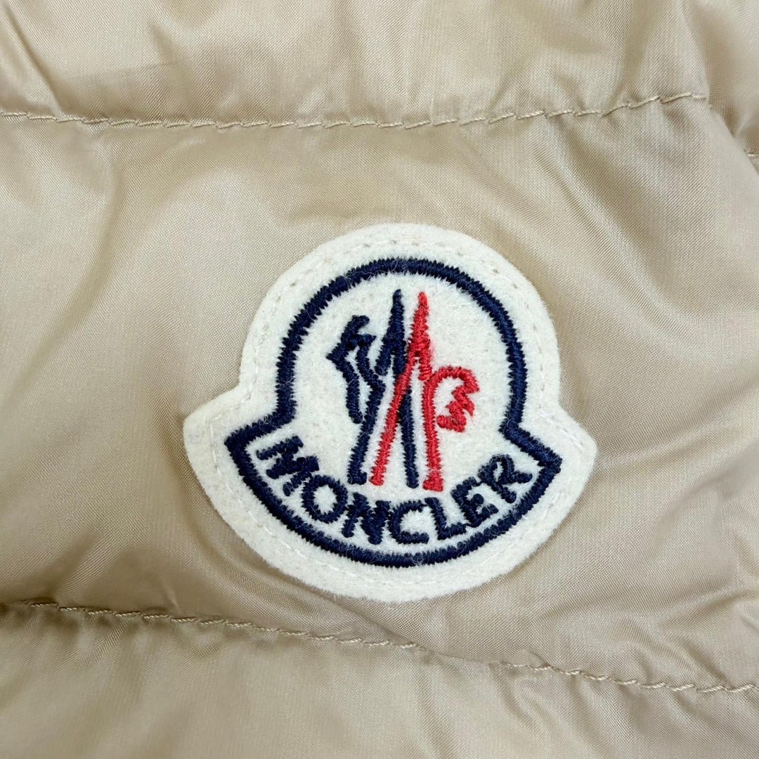 未使用品☆MONCLER モンクレール 25SS LANS ロゴワッペン ポケッダブル収納袋付 ZIP UP ダウンジャケット ベージュ 1 正規品 レディース