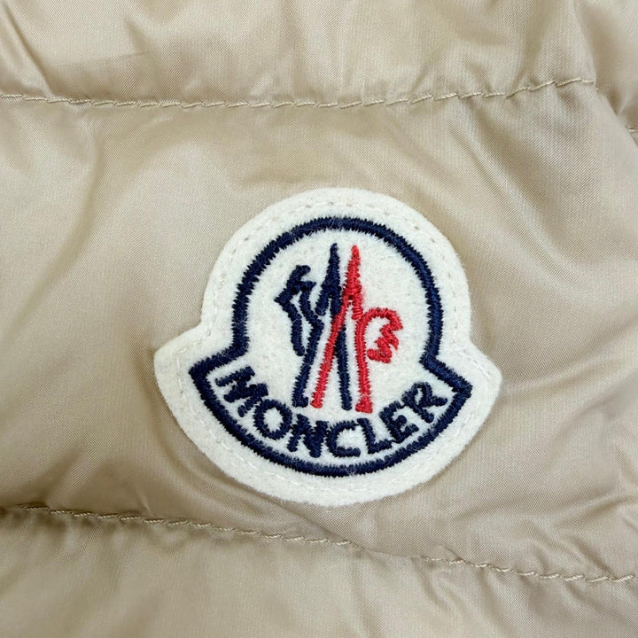 未使用品☆MONCLER モンクレール 25SS LANS ロゴワッペン ポケッダブル収納袋付 ZIP UP ダウンジャケット ベージュ 1 正規品 レディース