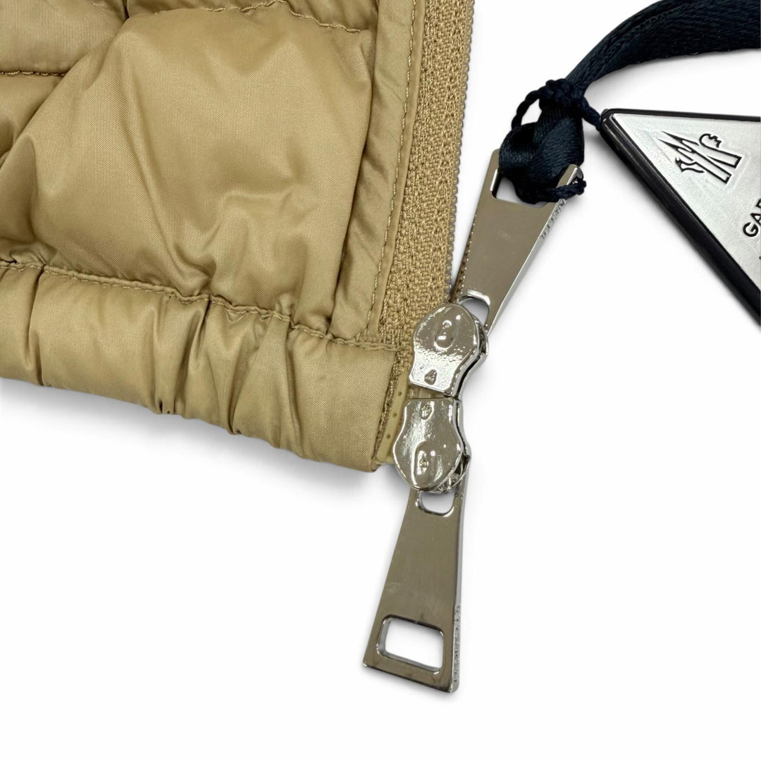 未使用品☆MONCLER モンクレール 25SS LANS ロゴワッペン ポケッダブル収納袋付 ZIP UP ダウンジャケット ベージュ 1 正規品 レディース