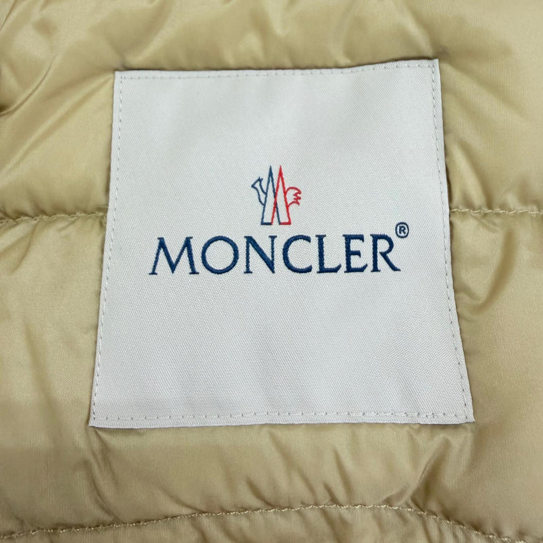 未使用品☆MONCLER モンクレール 25SS LANS ロゴワッペン ポケッダブル収納袋付 ZIP UP ダウンジャケット ベージュ 1 正規品 レディース