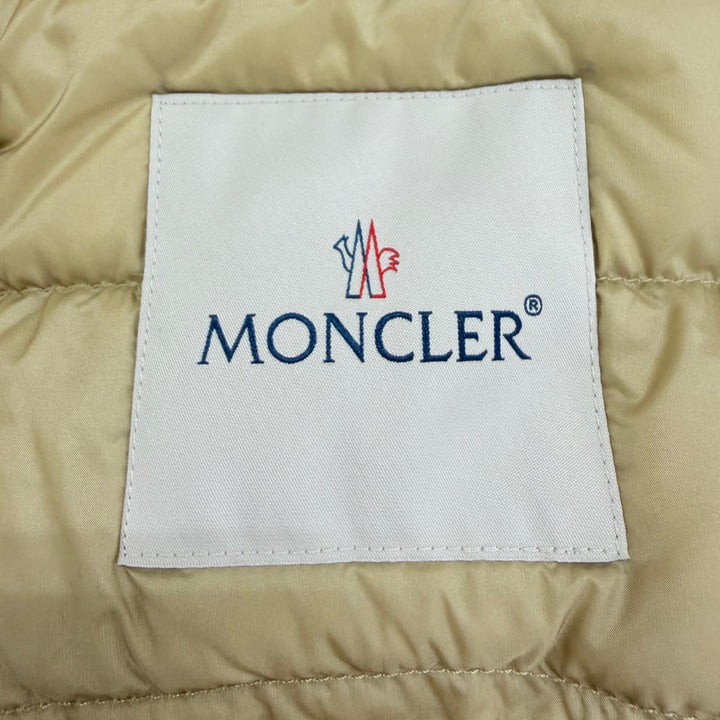 未使用品☆MONCLER モンクレール 25SS LANS ロゴワッペン ポケッダブル収納袋付 ZIP UP ダウンジャケット ベージュ 1 正規品 レディース