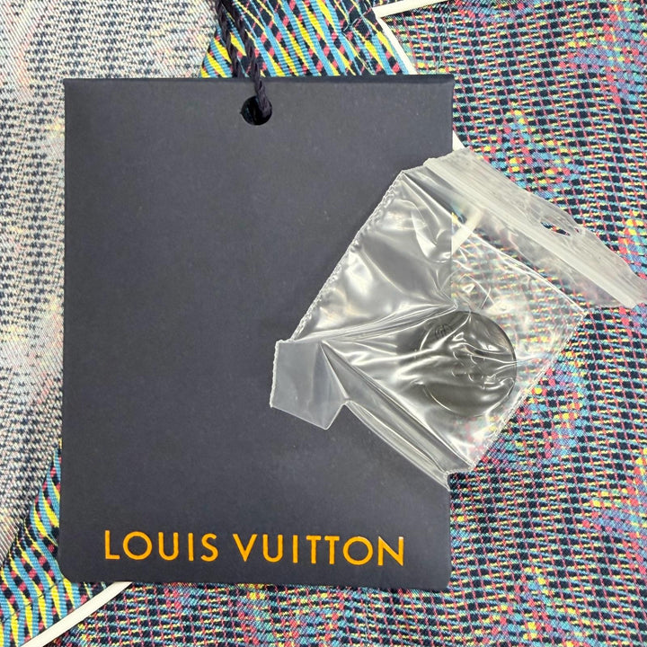 未使用品△LOUIS VUITTON ルイヴィトン シルク100％ LVボタン付き 3Dモノグラムプリント 総柄 長袖シャツ ネイビー系 34 伊製 正規品