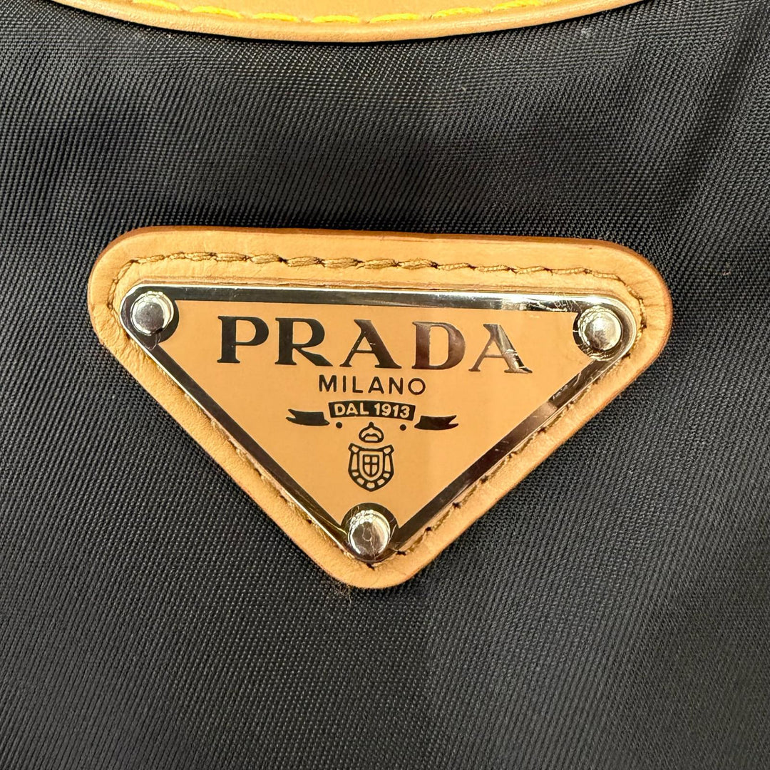 極美品☆PRADA プラダ 2023年製 トライアングルロゴプレート ノースリーブ ミニ丈 ワンピース ブラック 38 イタリア製 正規品 レディース