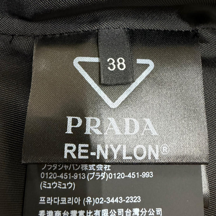 極美品☆PRADA プラダ 2023年製 トライアングルロゴプレート ノースリーブ ミニ丈 ワンピース ブラック 38 イタリア製 正規品 レディース