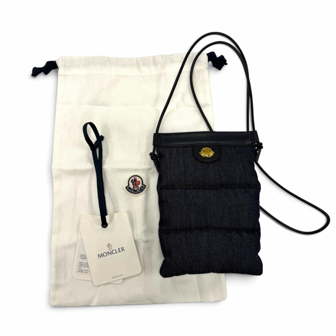 未使用品☆MONCLER モンクレール PUFFY PHONE CASE レザー使い ロゴ金具 フォンケース ショルダーバッグ インディゴ レディース 保存袋付