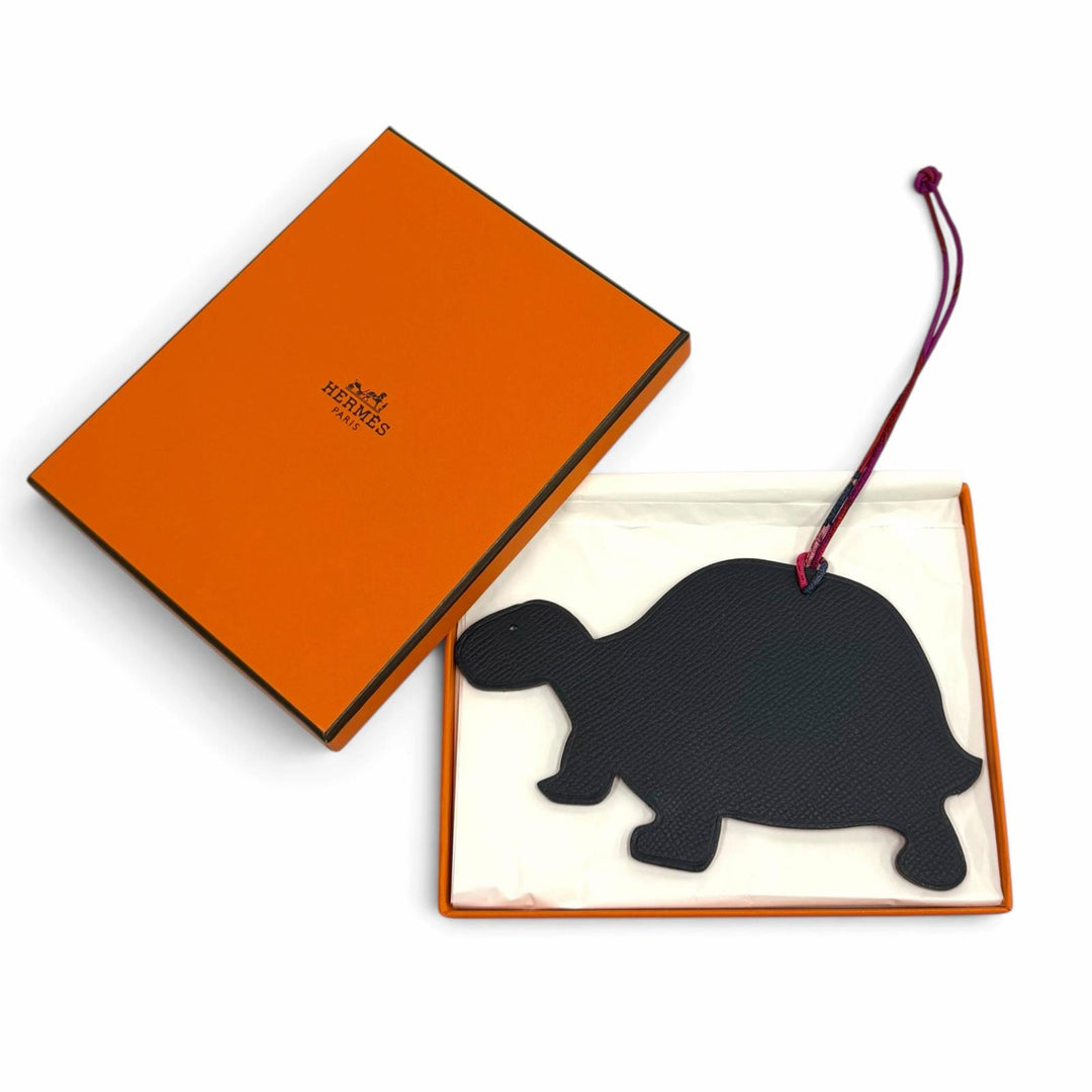 美品★HERMES エルメス プティアッシュ GM レッド ネイビー レザー 亀 タートル バッグチャーム レディース 箱付き