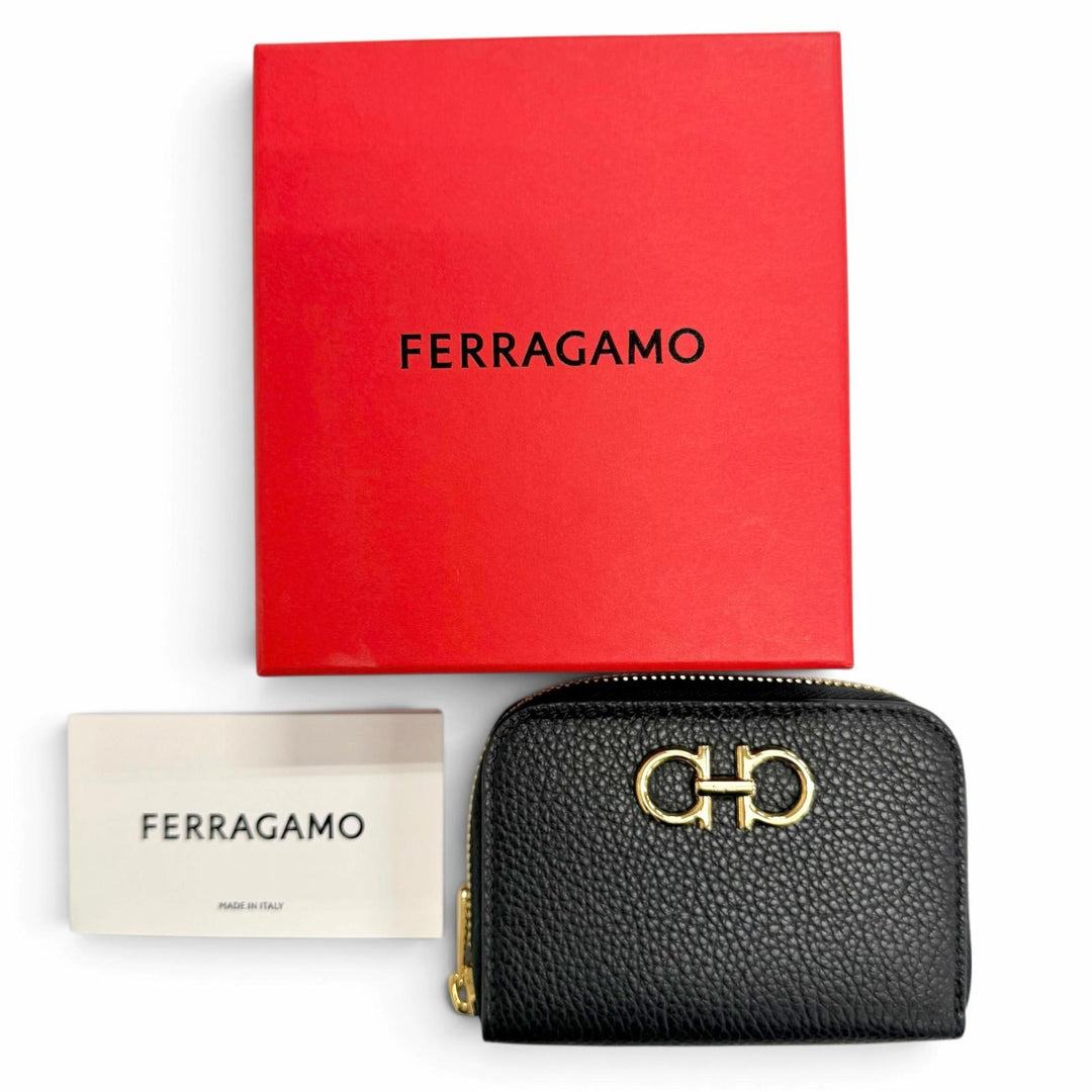 未使用△FERRAGAMO フェラガモ 220406 ガンチーニ ラウンドファスナー レザー コインケース コンパクトウォレット 小銭入 ブラック 箱付