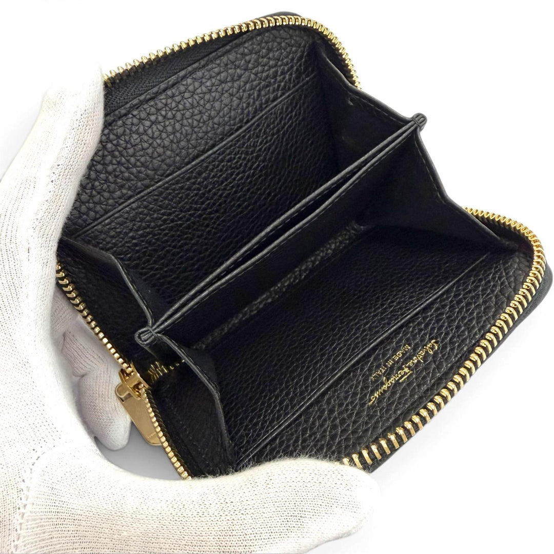 未使用△FERRAGAMO フェラガモ 220406 ガンチーニ ラウンドファスナー レザー コインケース コンパクトウォレット 小銭入 ブラック 箱付