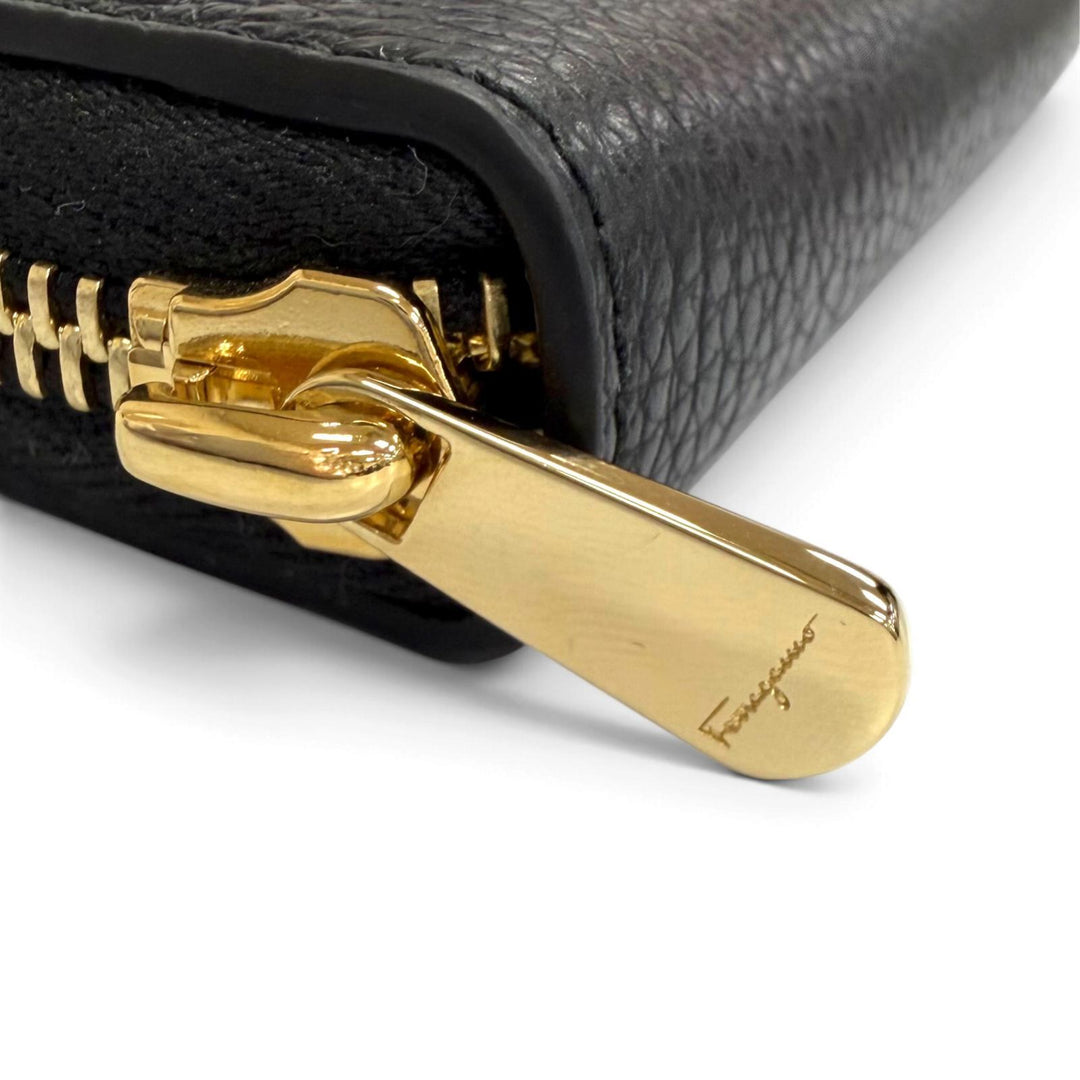 未使用△FERRAGAMO フェラガモ 220406 ガンチーニ ラウンドファスナー レザー コインケース コンパクトウォレット 小銭入 ブラック 箱付