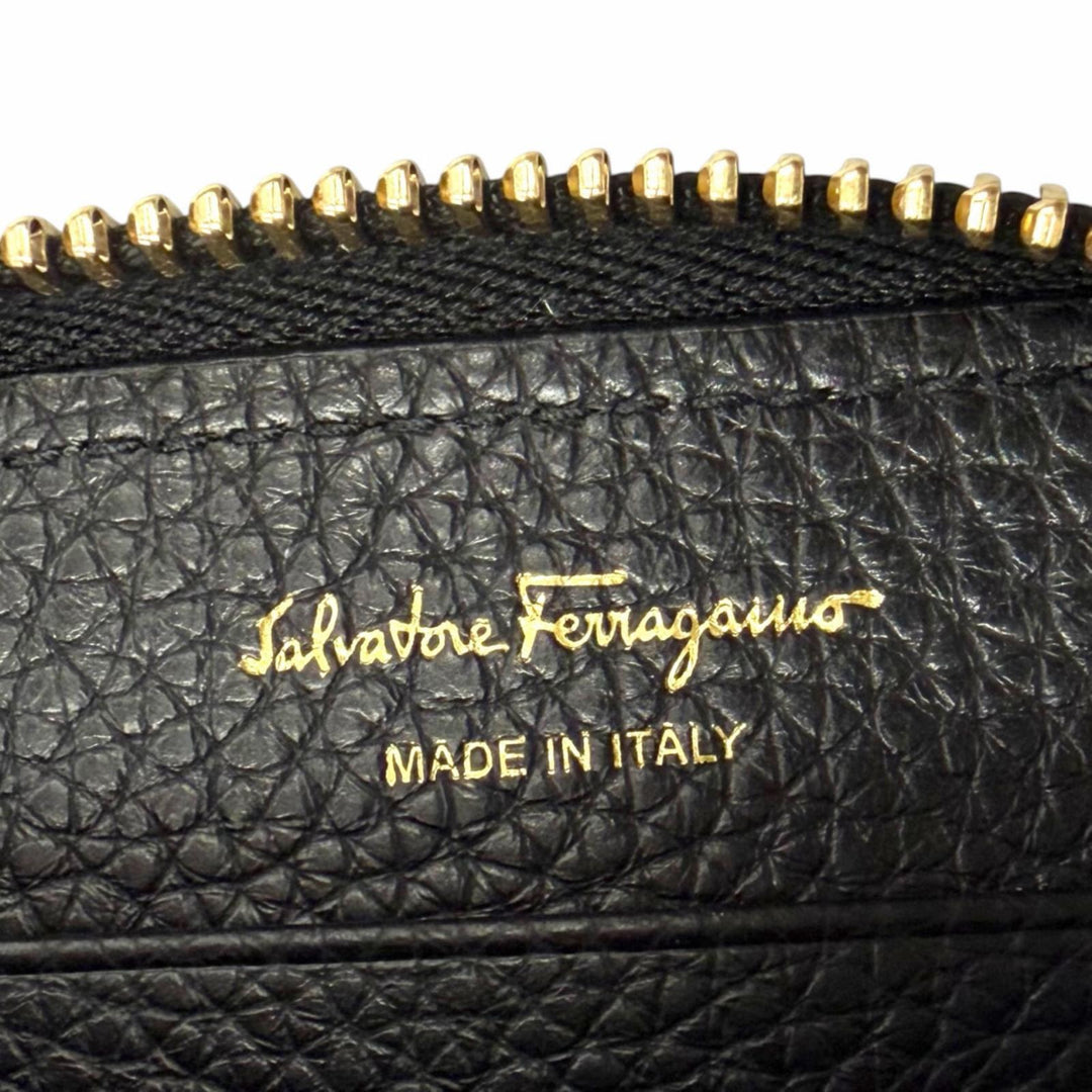 未使用△FERRAGAMO フェラガモ 220406 ガンチーニ ラウンドファスナー レザー コインケース コンパクトウォレット 小銭入 ブラック 箱付
