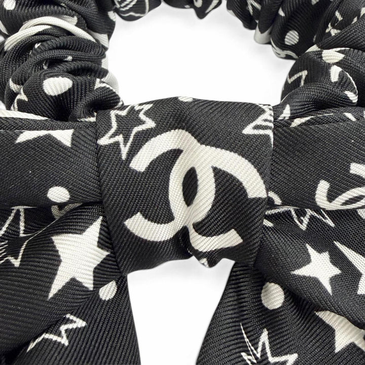 極美品△CHANEL シャネル AAA746 シルク100％ ココマーク ロゴ スター リボン シュシュ ヘアアクセサリー ブラック ホワイト 伊製 箱付き