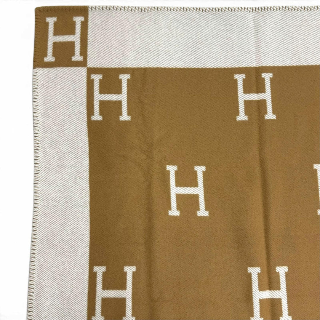 美品△HERMES エルメス プレード アヴァロン ウール カシミヤ エクリュ キャメル 現行品 ブランケット イギリス製 正規品 定価308000円