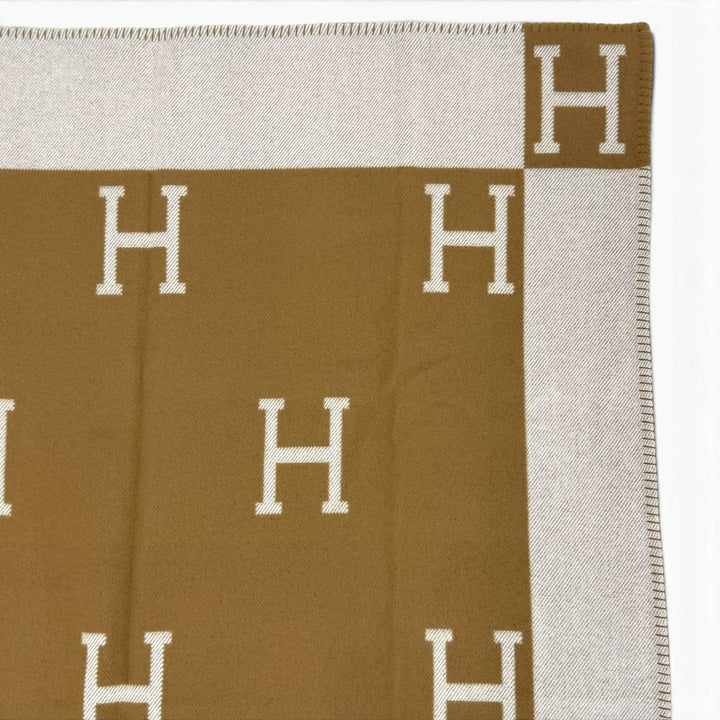 美品△HERMES エルメス プレード アヴァロン ウール カシミヤ エクリュ キャメル 現行品 ブランケット イギリス製 正規品 定価308000円