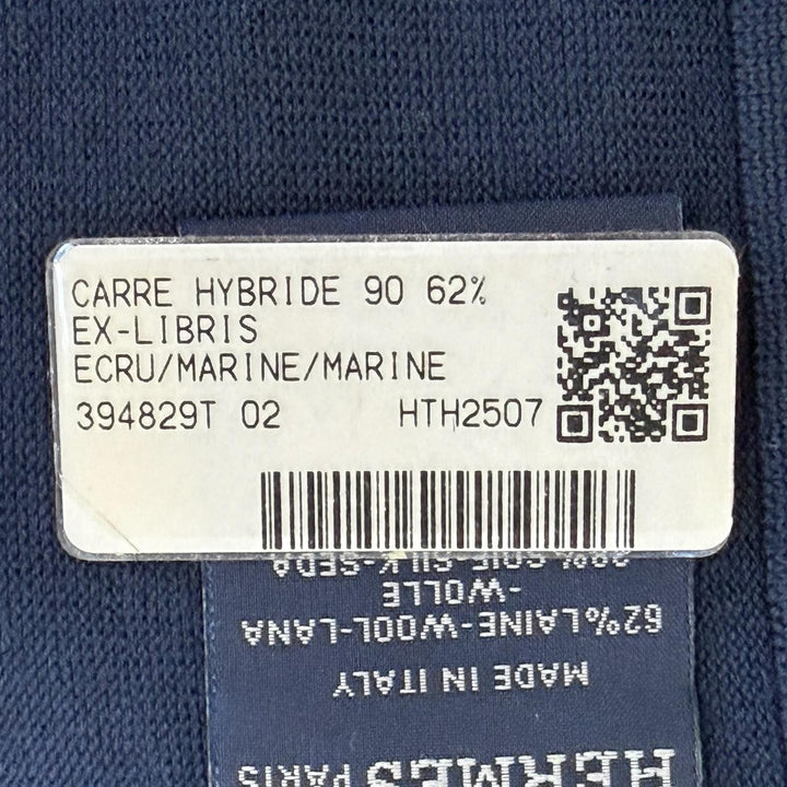 未使用△HERMES エルメス H394829T カレH ハイブリッド 90 エクスリブリス シルク エクリュ/マリン/マリン 現行品 スカーフ 定価223300円