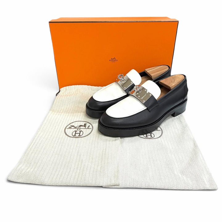 美品△HERMES エルメス 232075Z ホット ローファー レザー モカシン ケリーバックル シューズ ブラック ホワイト IT 38 箱・保存袋付き