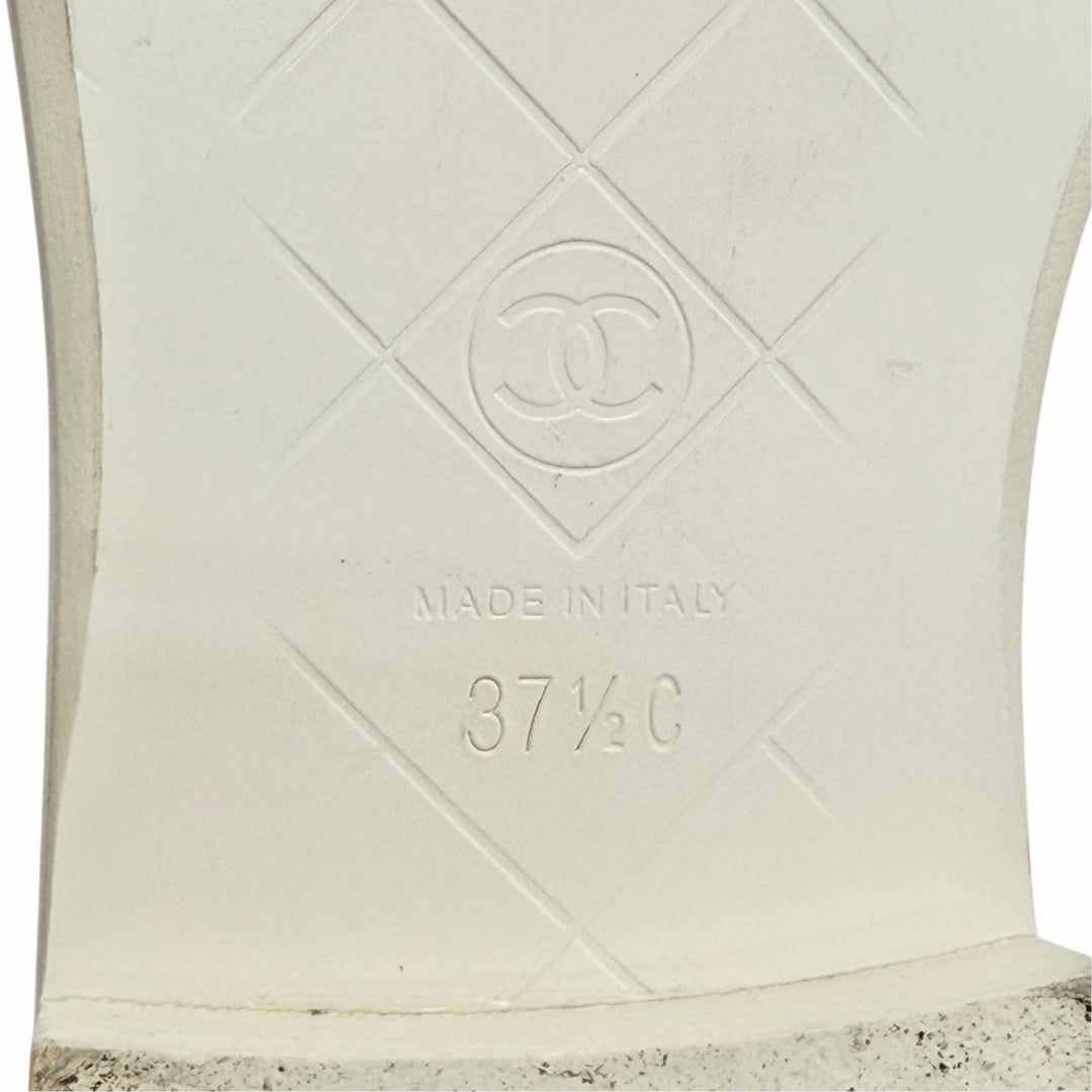 美品△CHANEL シャネル G36646 ココマーク CCターンロック マトラッセ レザー ローファー ホワイト シルバー金具 37.5 伊製 保存袋付き