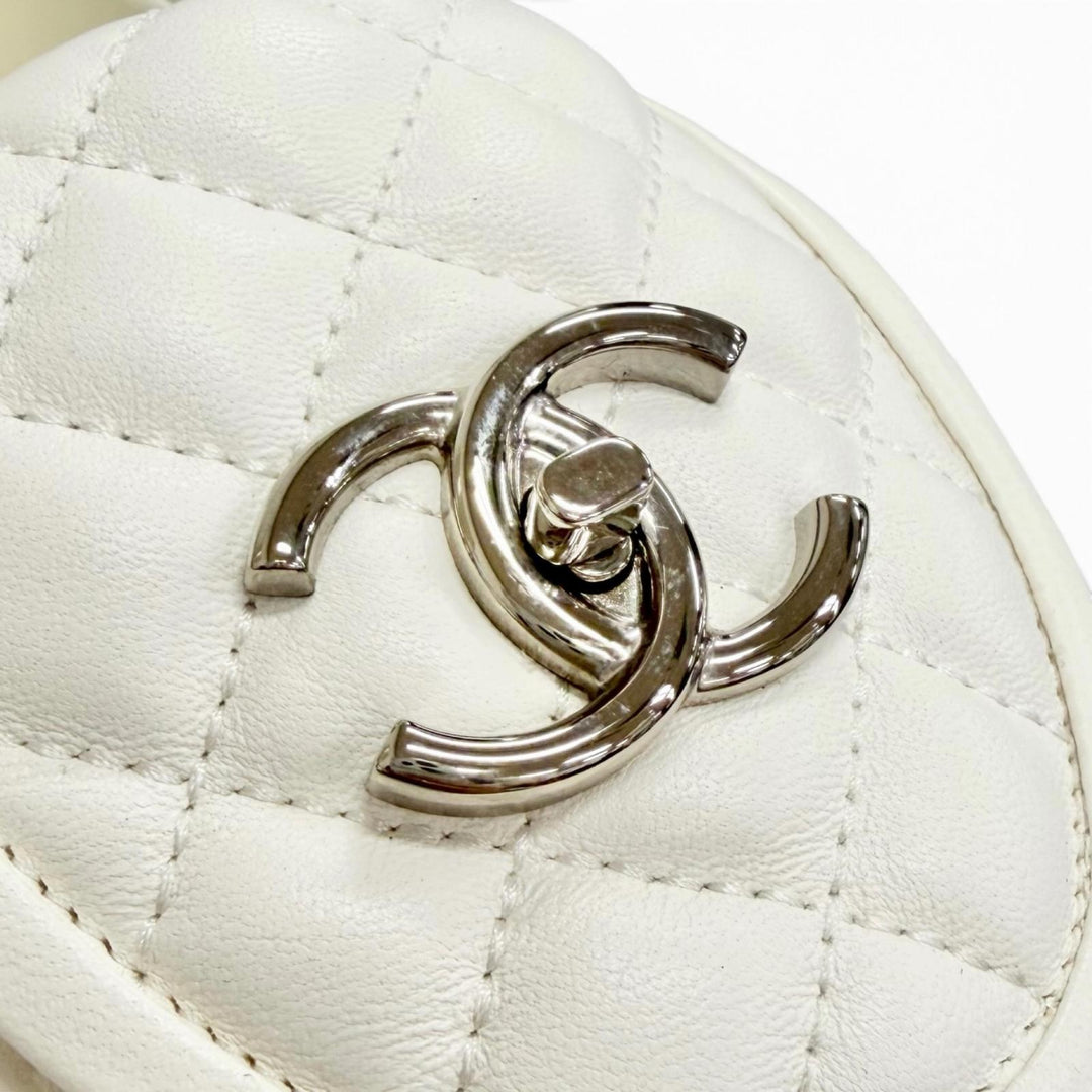 美品△CHANEL シャネル G36646 ココマーク CCターンロック マトラッセ レザー ローファー ホワイト シルバー金具 37.5 伊製 保存袋付き