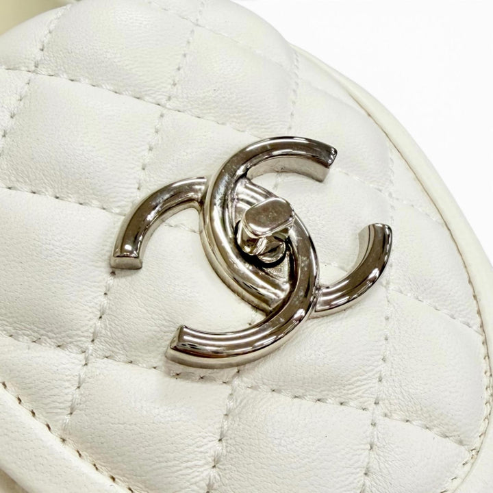 美品△CHANEL シャネル G36646 ココマーク CCターンロック マトラッセ レザー ローファー ホワイト シルバー金具 37.5 伊製 保存袋付き