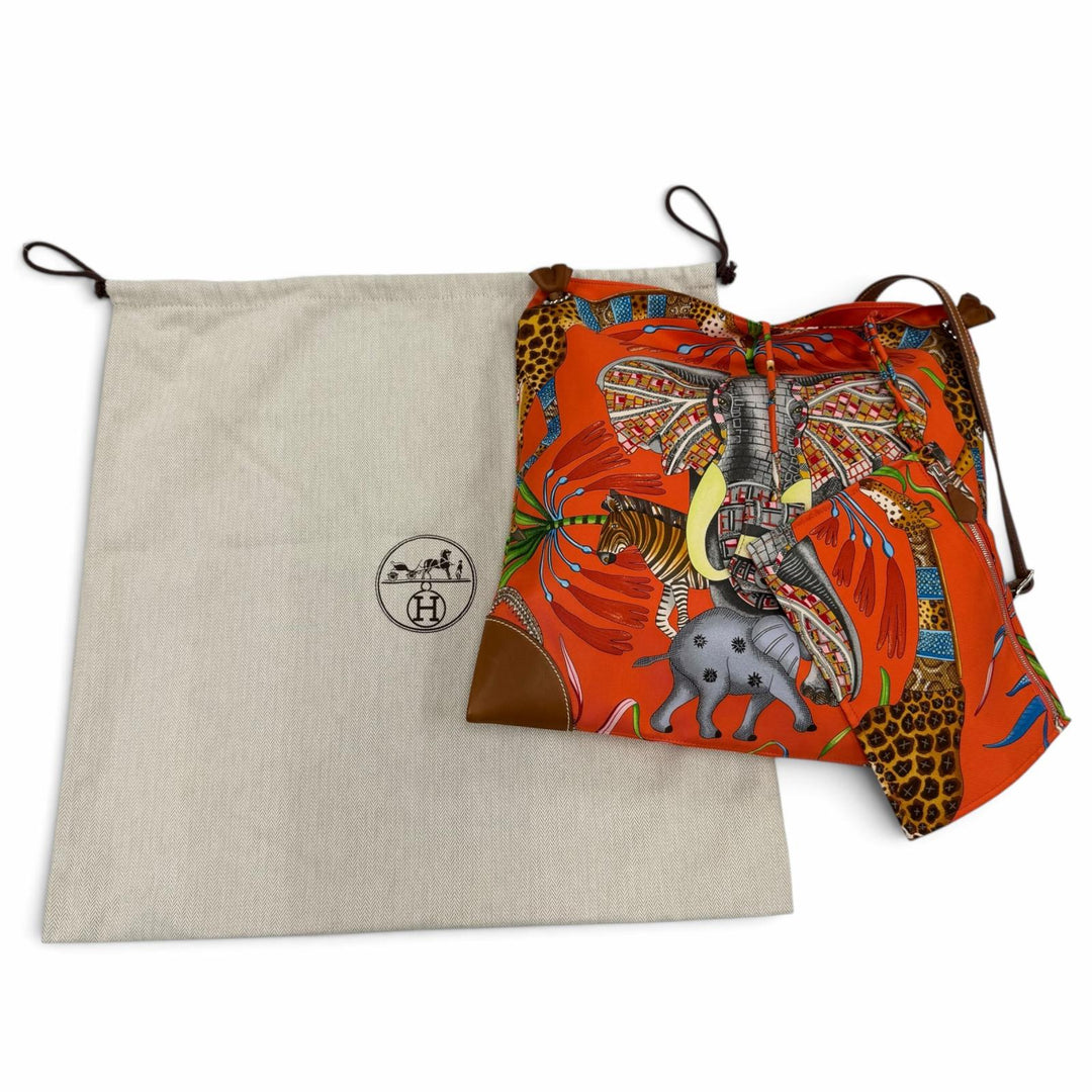 美品☆HERMES エルメス シルキーシティ33 PM ザンベジ川の行進 シルク100％ バレニア/オレンジポピー/フォーブ ショルダーバッグ X刻印