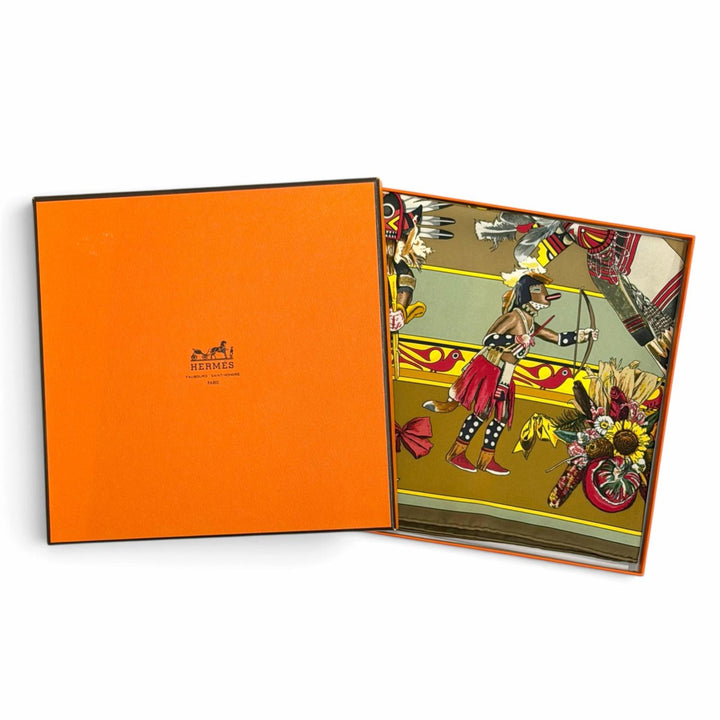極美品△HERMES エルメス Kachinas カチナ 民族 カレ90 シルク100％ スカーフ ブラウン系 カーキ系 フランス製 レディース 箱付 オススメ