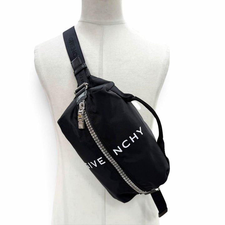 極美品▼GIVENCHY ジバンシィ BKU038K1JE ロゴ 4G ジップ ナイロン レザー ボディバッグ ブラック シルバー金具 イタリア製 メンズ