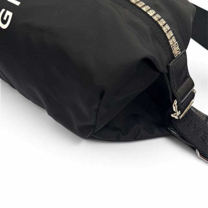 極美品▼GIVENCHY ジバンシィ BKU038K1JE ロゴ 4G ジップ ナイロン レザー ボディバッグ ブラック シルバー金具 イタリア製 メンズ