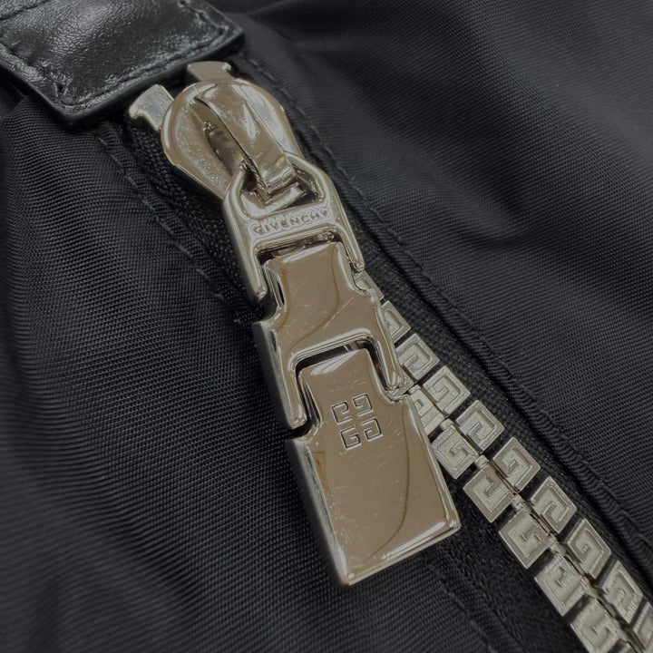 極美品▼GIVENCHY ジバンシィ BKU038K1JE ロゴ 4G ジップ ナイロン レザー ボディバッグ ブラック シルバー金具 イタリア製 メンズ